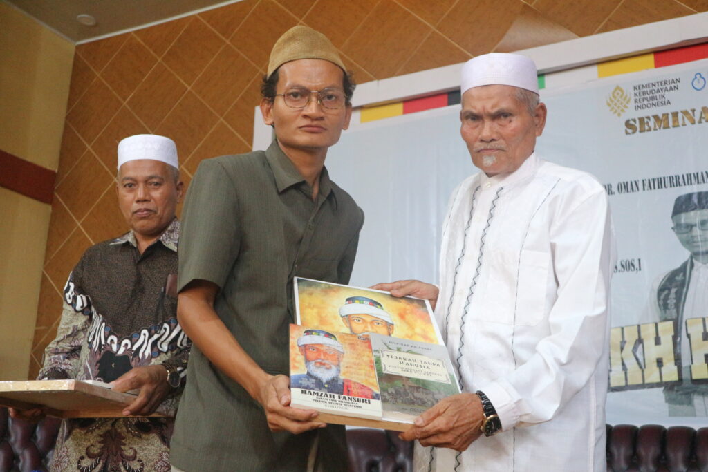 IMG_3183-1024x683 ISRAC adakan Seminar Filologi Nasional Syekh Hamzah Fansuri, Walikota Subulussalam: Wajib Kita Jadikan Pembelajaran Wajib di Sekolah